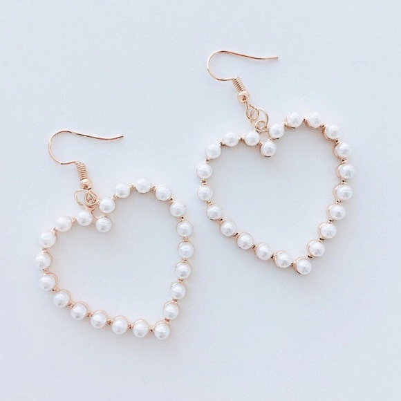 SALE! GOLD & PEARL HEART EARRINGS - Picture 3 of 6